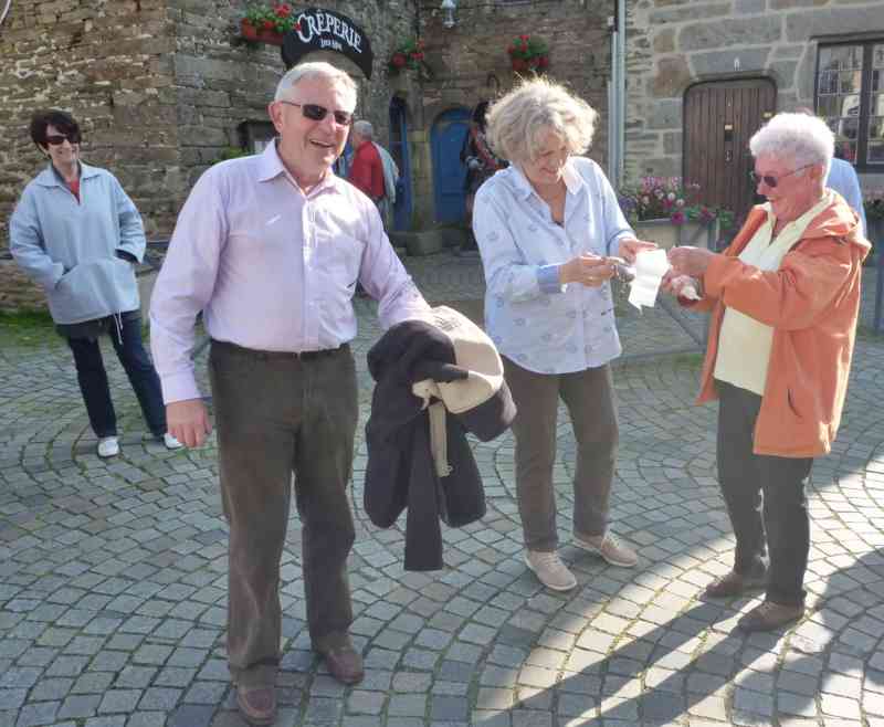 6_P1160761 (Morin).jpg - Vile attaque en piqué d’un  Goël  ( Gabian  à Marseille) !